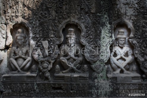 Bild på Statue in the abandoned temple of Angkor Wat Cambodia